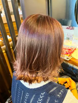ミディアム カラー 佐藤 美聡のヘアスタイル