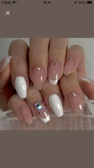 ネイル MoonNail ユリ🌸のネイルデザイン