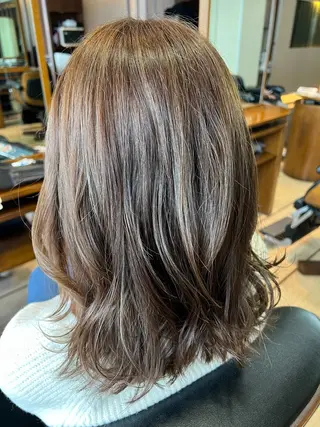 ミディアム チーフデザイナー 木部のヘアスタイル