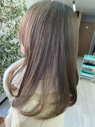 カラー オノ アカネのヘアスタイル
