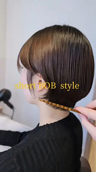 ショート 縮毛矯正をしている人 のためのカラーのヘアスタイル