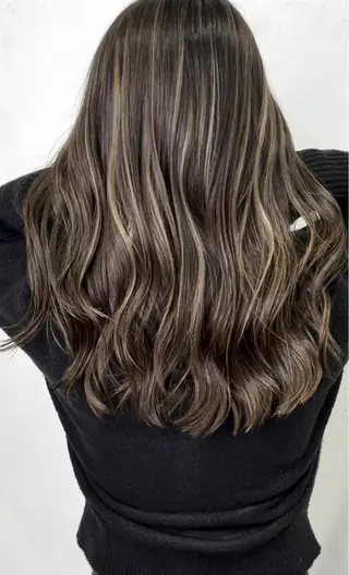セミロング カラー タナカ タクヤのヘアスタイル