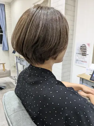 ショート カラー ミヤザキ マサユキのヘアスタイル