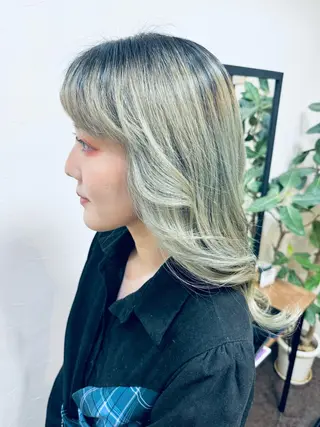 セミロング 髪質改善池袋𓊆 大士𓊇ダブルカラーのヘアスタイル