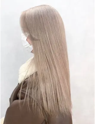 カラー 黒染め落とし ムラ修正　ハイトーンのヘアスタイル
