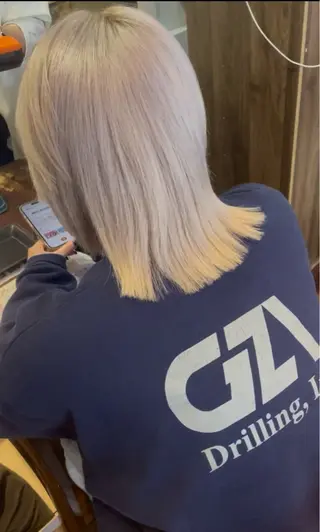 ミディアム カラー 福見 美保のヘアスタイル