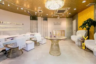 RAFFINE haru🦋🩵のネイルデザイン