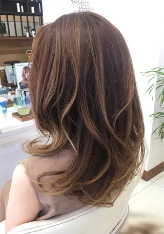 セミロング カラー いけだ ゆうのヘアスタイル