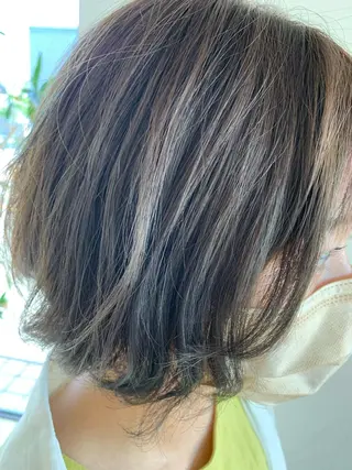 ショート カラー パーマ 柴田 結衣のヘアスタイル