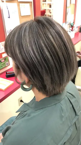 カラー まさき✂︎ブリーチ／ デザインカラーのヘアスタイル
