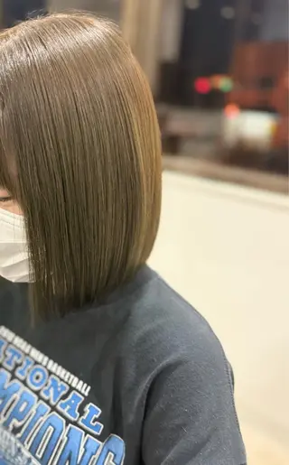 ミディアム 陰山 友咲のヘアスタイル