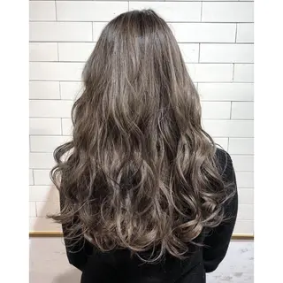 ロング EIGHT plum TOKIOリミテッドのヘアスタイル