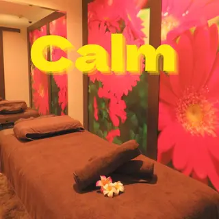 カラー パーマ ヘアアレンジ マツエク・マツパ セミロング ネイル アイブロウ メンズ ﾘﾗｸｾﾞｰｼｮﾝ ｻﾛﾝ   calmのエステ・リラクイメージ