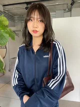 セミロング カラー イズミ ナナコのヘアスタイル