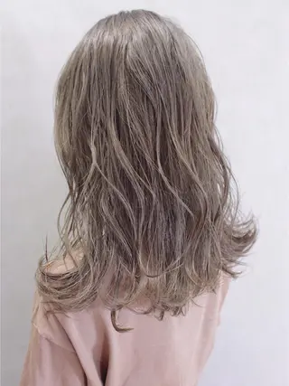 セミロング カラー ヘアアレンジ lani ブリーチ /ダブルカラーのヘアスタイル