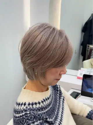 ショート 白髪ぼかし、髪質改善 富田隼仁のヘアスタイル