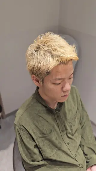 ショート メンズ 縮毛矯正をしている人 のためのカラーのヘアスタイル