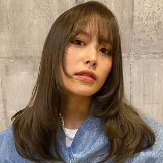 セミロング カラー 比嘉 陽のヘアスタイル