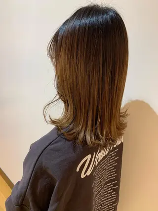 ミディアム 齊藤 衣梨佳のヘアスタイル