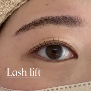 マツエク・マツパ Cアイ Minaの眉毛・アイブロウイメージ