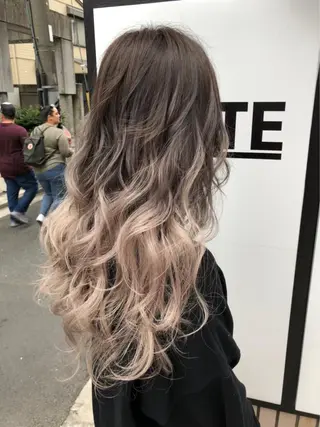 セミロング カラー _WHITE 高槻のヘアスタイル