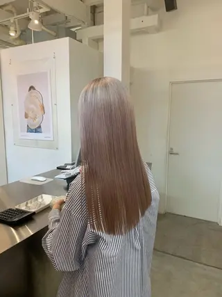 カラー hinata /ハイトーンのヘアスタイル