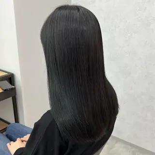 ミディアム 岸下 理緒のヘアスタイル