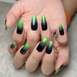 ネイル 🦋 Queenieのネイルデザイン