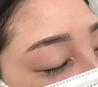 アイブロウ Emiy BeautyLushのマツエク・マツパデザイン