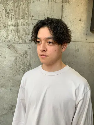 ミディアム メンズ ミルクティーベージュ ブリーチ 店長 清水のヘアスタイル