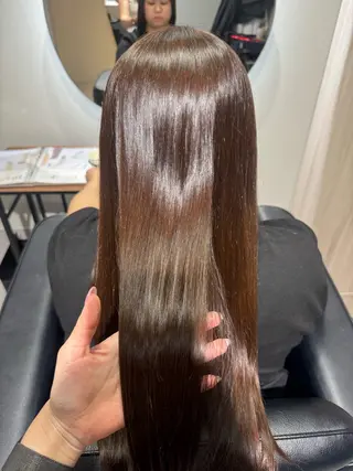 ロング NAVY 橋本心 縮毛矯正のヘアスタイル