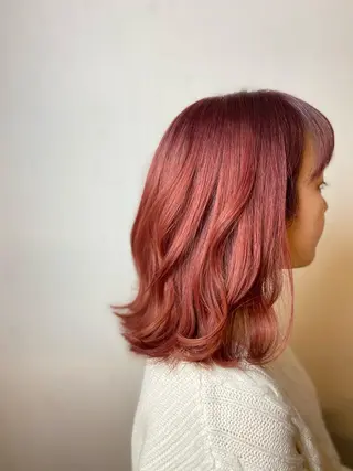 ミディアム カラー ハラ ルイスのヘアスタイル
