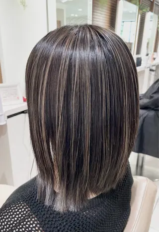 ミディアム カラー 清藤綾/脱白髪染め 白髪ぼかしハイライトのヘアスタイル
