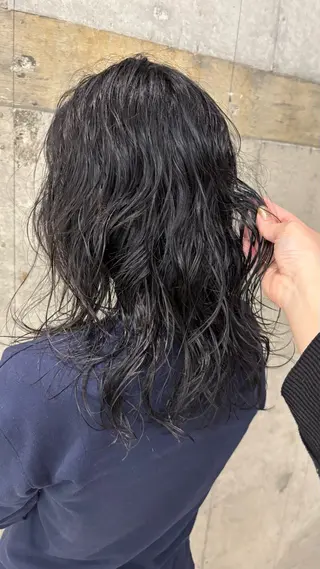 ロング 瑠己杏 :ボブ/ ハイトーンワンカラーのヘアスタイル