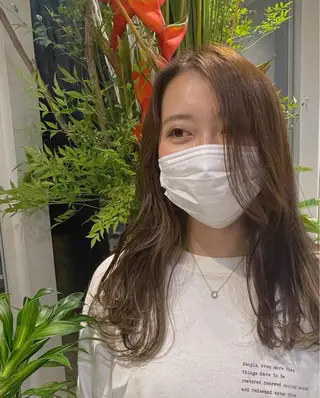 セミロング カラー 𝓜𝓮𝓛𝓲𝓟 冨樫果楠のヘアスタイル