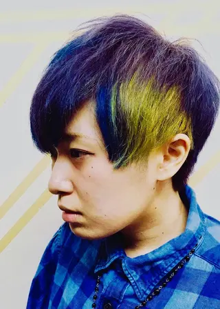 ショート カラー ヨシダ アズサのヘアスタイル