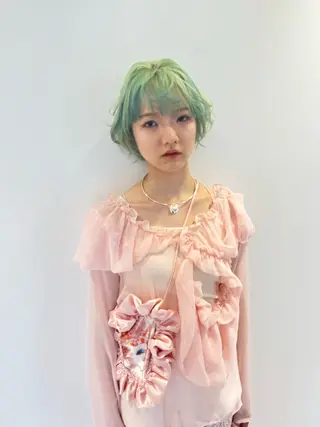 ショート 🦋ブリーチなしダブ ルカラー🌈MEGUのヘアスタイル