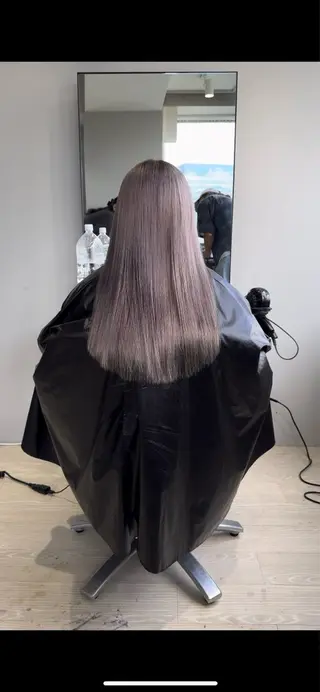 カラー ニトウ レイナのヘアスタイル