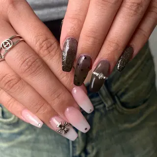 ネイル Roi〈ロワ〉 Reikaのネイルデザイン