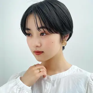 ショート レイヤーカット/透 明感カラー/西田祐賀のヘアスタイル