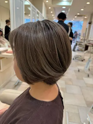 ショート カラー 須賀 一美のヘアスタイル