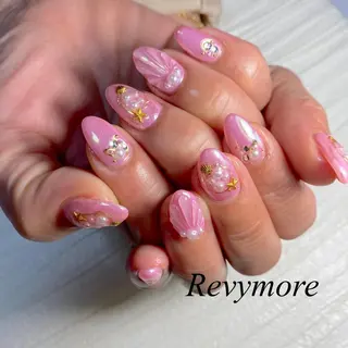 ミディアム ネイル nail salon Revymoreのネイルデザイン