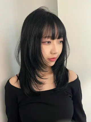 セミロング カラー Airi 韓国y2k ハイレイヤーのヘアスタイル
