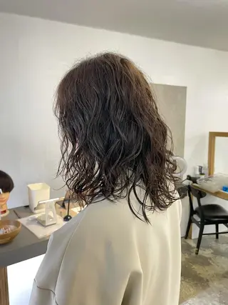 セミロング パーマ 透明感カラー 大人グレージュ有村のヘアスタイル