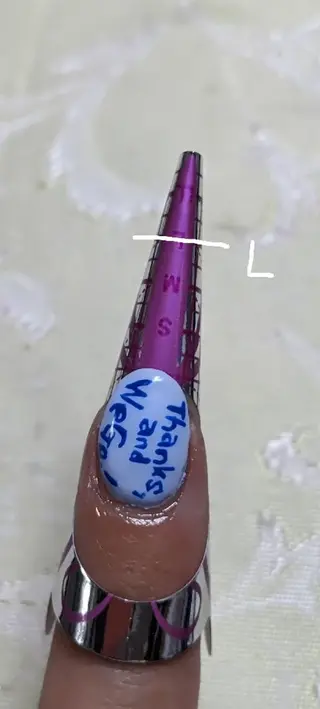 ネイル フラワー ムーンのネイルデザイン