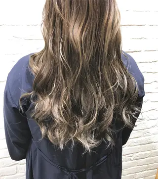 ロング カラー UMEDA FIGAROのヘアスタイル