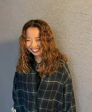 セミロング ハイトーンNo.1✨ パーマ✨イマイタツヤのヘアスタイル
