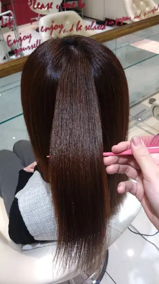 セミロング 名執 朋夏のヘアスタイル