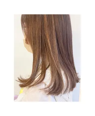 セミロング カラー やました りなのヘアスタイル