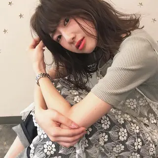 ミディアム カラー 市川 千夏のヘアスタイル